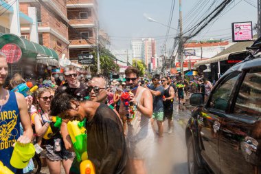 Chiangmai, Tayland - 13 Nisan: Songkran Festivali, turistler ve Th