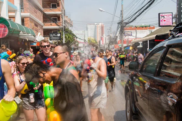 Chiangmai, Thailand - Apr 13: Songkran festival, Tourists and Th — стоковое фото