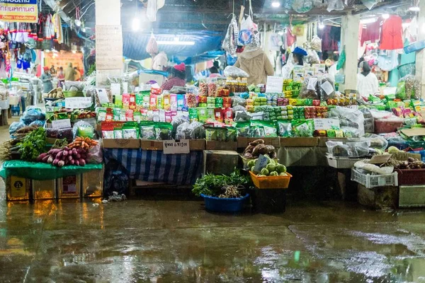 Chiangmai, Thailand - 16 Dec: Avondmarkt op Doi Ang Khang op Dec 16, 2016 in Chiangmai, Thailand — Stockfoto