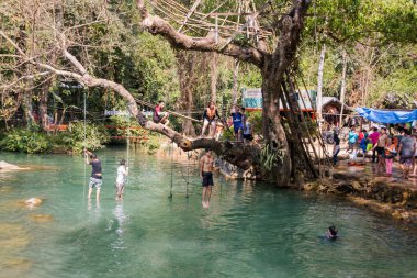 Vangviang, Laos - 19 Şubat: bluelagoon üzerinde 19 Şubat 2017 yılında Vangviang, Laos Gezgin güzel Bahçesi