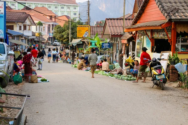 Vangviang, Laos - 20 Şubat: taze Pazar üzerinde 20 Şubat 2017 yılında Vangviang, Laos sokaklarda