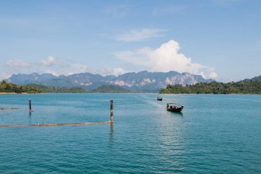 Ratchaprapa baraj veya Cheow Larn Gölü, Tayland en güzel yerlerinden biri olan Khao Sok Milli Parklar