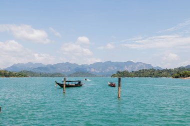 Ratchaprapa baraj veya Cheow Larn Gölü, Tayland en güzel yerlerinden biri olan Khao Sok Milli Parklar