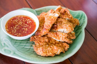 Soslu kızarmış tavuk göğsü