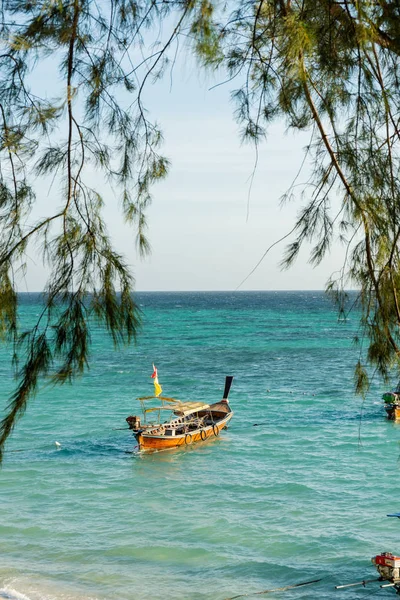 Sea Bright, tropik adada güzel Andaman kristal Denizi, Koh Lipe, Tayland — Stok fotoğraf