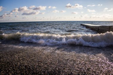 büyük bir dalga deniz