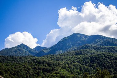 bulutlar dağlar gökyüzü