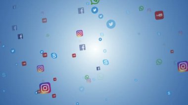 Editoryal animasyon: afiş facebook, instagram, youtube, skype, heyecan ve diğerleri gibi dünyanın en popüler sosyal medya uçan. Beyaz bir mavi arka plan üzerinde.