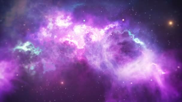 Volando en una nebulosa colorida y dinámica en el espacio exterior — Vídeo de stock