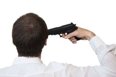 arkadan görünüşü iş adamı silahla intihar beyaz arka plan üzerinde izole yapmaya çalışıyorum