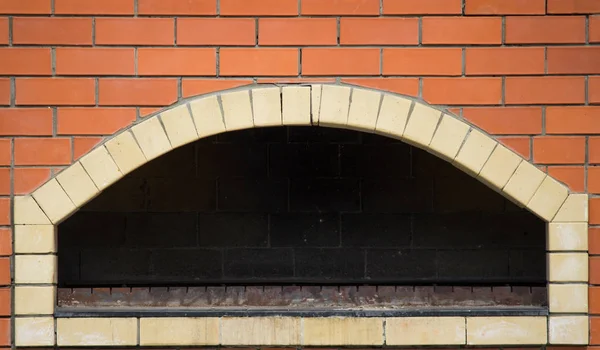 Russische interieur keuken met oven en een brandende vuur — Stockfoto