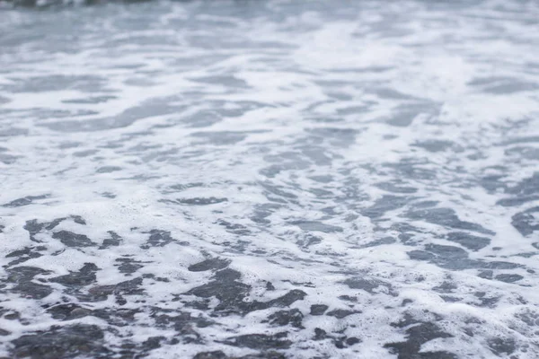 Skum efter havet salt våg i havet — Stockfoto