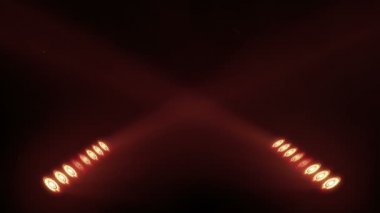 Turuncu renkte yanıp sönen parlak sahne ışıkları