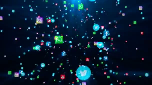 Animación editorial de bucle transparente sobre fondo negro. Flying banners of the most popular social media in the world, such as facebook, instagram, youtube, skype, twitter and others . — Vídeo de stock