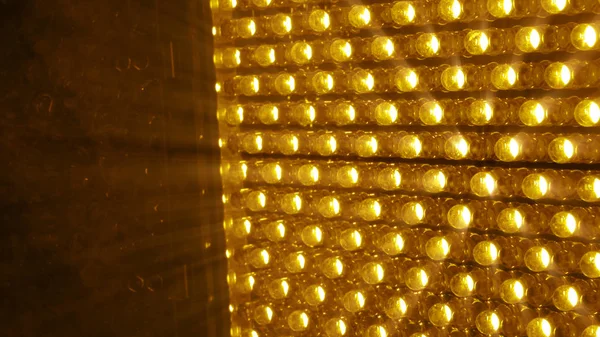LED brilhante painel rotativo brilhante em amarelo — Fotografia de Stock