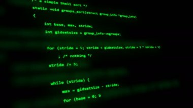 Bilgisayar ekranında çalışan C programlama kod