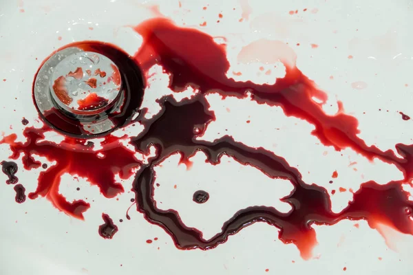 Splashes of blood dripping into the sink in the bathroom — Stock Photo, Image