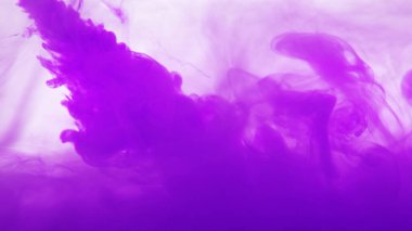 Renkli boyalar güzel şekillerde karışır. Mor renklerin yağlı mürekkebi yüzeye yayıldı ve birbirlerine karıştılar. İnanılmaz dokular ve tasarımlar oluşturdular..