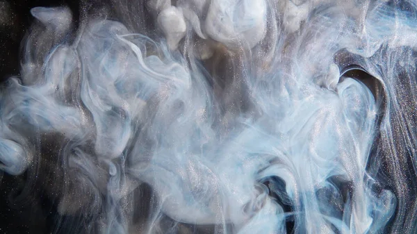 Abstrakt bronsfärg blandat med olika flerfärgade färger i vatten i slow motion. Inky moln virvlande flyter under vattnet. Abstrakt rökexplosion — Stockfoto