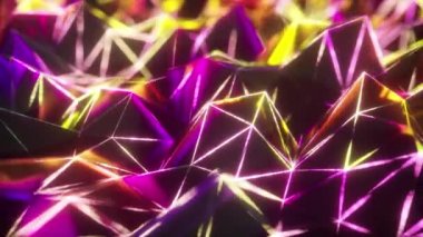 Kenarlarında parlayan soyut düşük çokgen siyah yüzey. Kusursuz döngü 4k cg teknoloji hareket arkaplanı. Bir üçgenin parçaları. Mavi menekşe renk spektrumunda ultraviyole neon tel çizgileri.