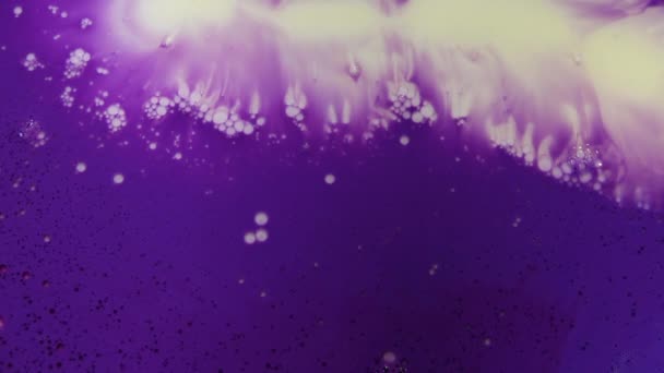 Nuages spatiaux texture nébuleuse fond de galaxie cosmique. Dynamique des fluides à base d'encre et de peinture en macro 