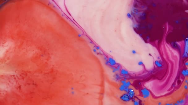 La peinture colorée liquide atténue le mélange au ralenti. Couleur liquide motifs de peinture texture vue du dessus. Surface de peinture liquide multicolore .