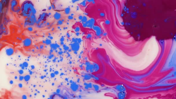 Liquid Colorful Paint pattens mix em câmera lenta. Padrões de tinta de cor líquida textura vista superior. Superfície de pintura líquida multicolor . — Vídeo de Stock