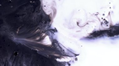 Çok renkli akrilik boya. Ağır çekim. Harika bir yüzey. Soyut renkli boyalar. Üst görünüm