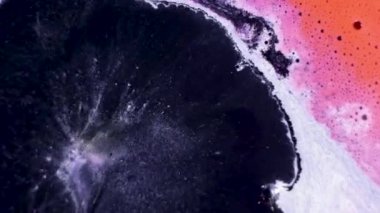 Çok renkli akrilik boya. Ağır çekim. Harika bir yüzey. Soyut renkli boyalar. Üst görünüm