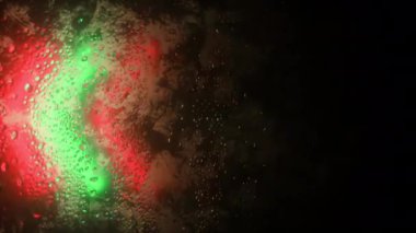 Parlak neon oklar sisli bir pencereden süzülüyor. Pencereye bir damla su. Kusursuz 3D döngü oluşturucu