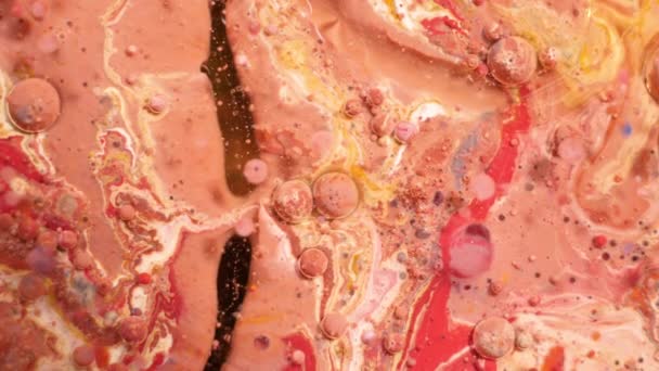 Colorful acrylic paints mix in beautiful patterns. Oil Inks of coral, orange, red and other colors spread over the surface and mix, creating amazing textures and design. Abstract bubbles — Stock Video