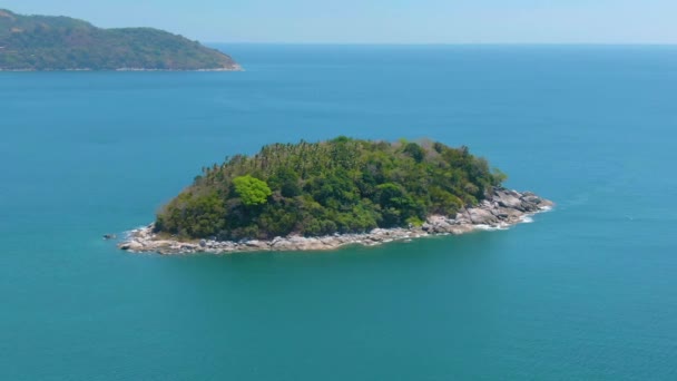 A small tropical island with a coral reef. Tropical island and coral reef. Summer and tourist vacation concept, Karon beach, Thailand, — Stock Video