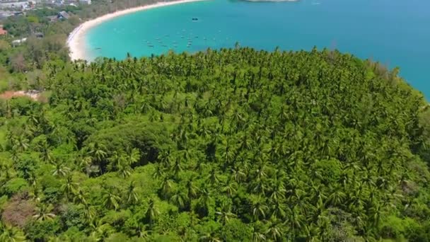 Tayland 'daki güzel Karon plajında hava fotoğrafçılığı. Sıcak tatil yeri — Stok video