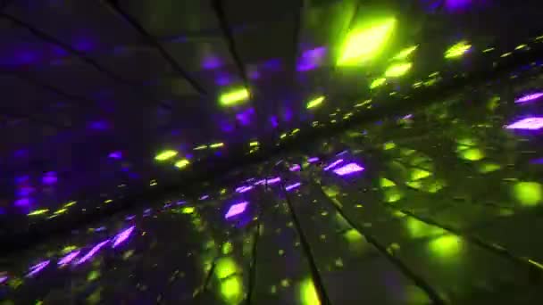Animación en bucle sin costura abstracta de volar en un espacio infinito de cubos de neón y metal. Moderno espectro de color púrpura amarillo de la luz. Bucle VJ . — Vídeo de stock