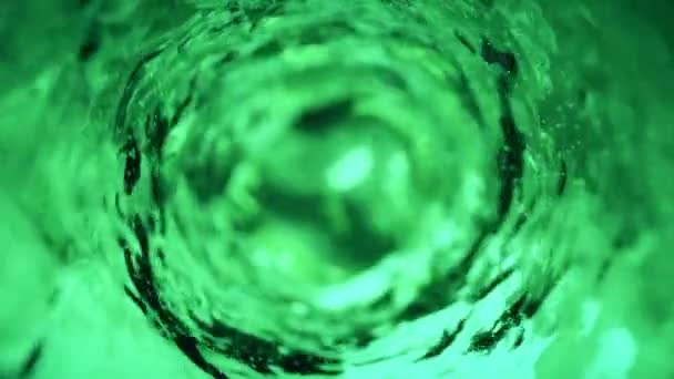 El agua se mueve en un vaso en cámara lenta. Fondo de agua verde abstracto. Lazo inconsútil 3d render — Vídeo de stock