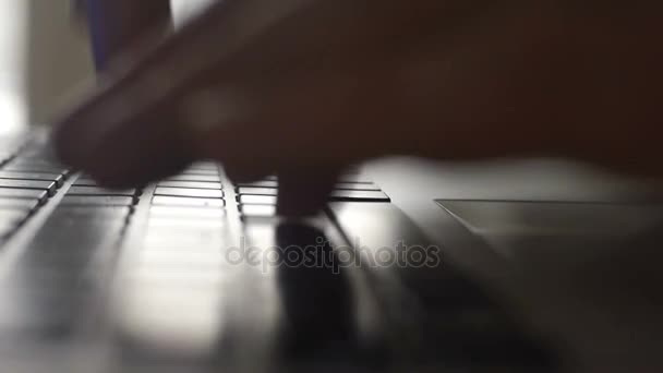 Overhandigen toetsenbord — Stockvideo