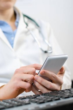Akıllı bir kadın doktor manifatura