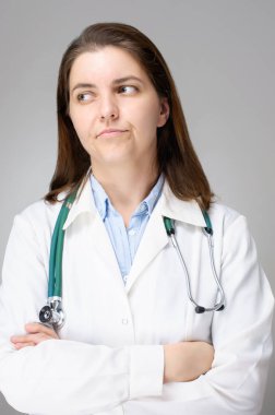 Hayal kırıklığına uğramış kadın doktor