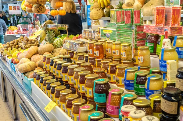 Valencia, İspanya Merkez piyasada tatlım — Stok fotoğraf