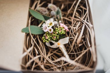 Bir kutu içinde düğün buketi