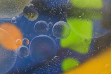 parlak renkli noktalar ve damla