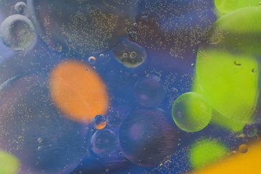 parlak renkli noktalar ve damla