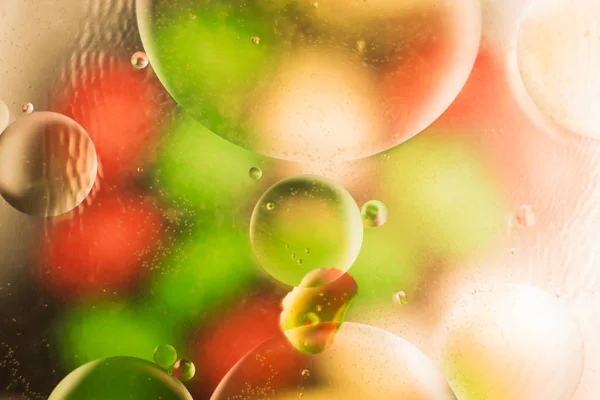 parlak renkli noktalar ve damla