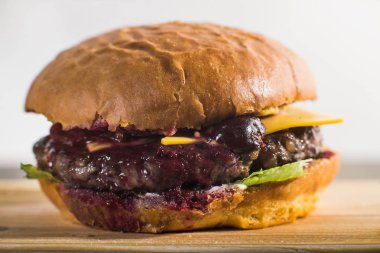 Bir burger tedarik gemide işçiliği