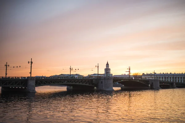 Sunset over the Neva River in Saint Petersburg — Stock Photo, Image