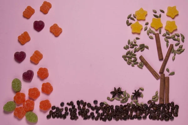 Sevgililer, kahve için arka plan ve marmelat yemek arka plan üzerinde pembe