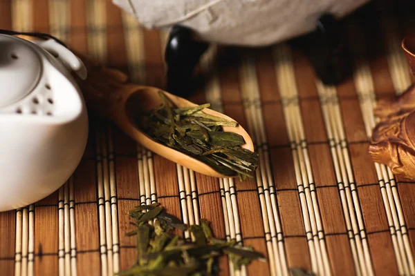 Китайский зеленый чай Longjing — стоковое фото