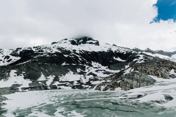 Rhone-glaciären i schweiziska Alperna på sommaren — Stockfoto