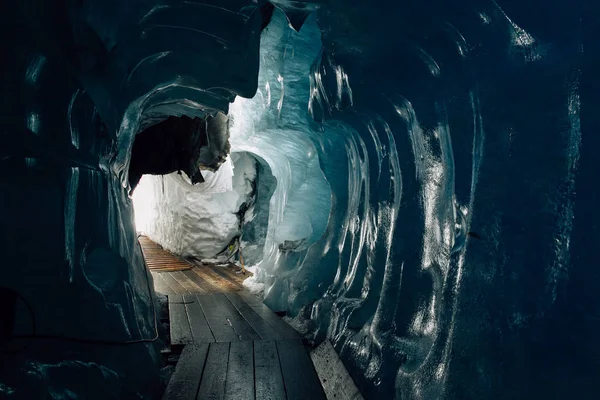 Inside Rhone-glaciären i schweiziska Alperna — Stockfoto