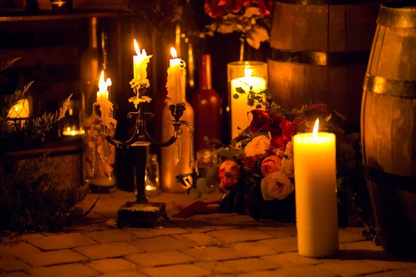 Decoración de la vela con flores . — Foto de Stock